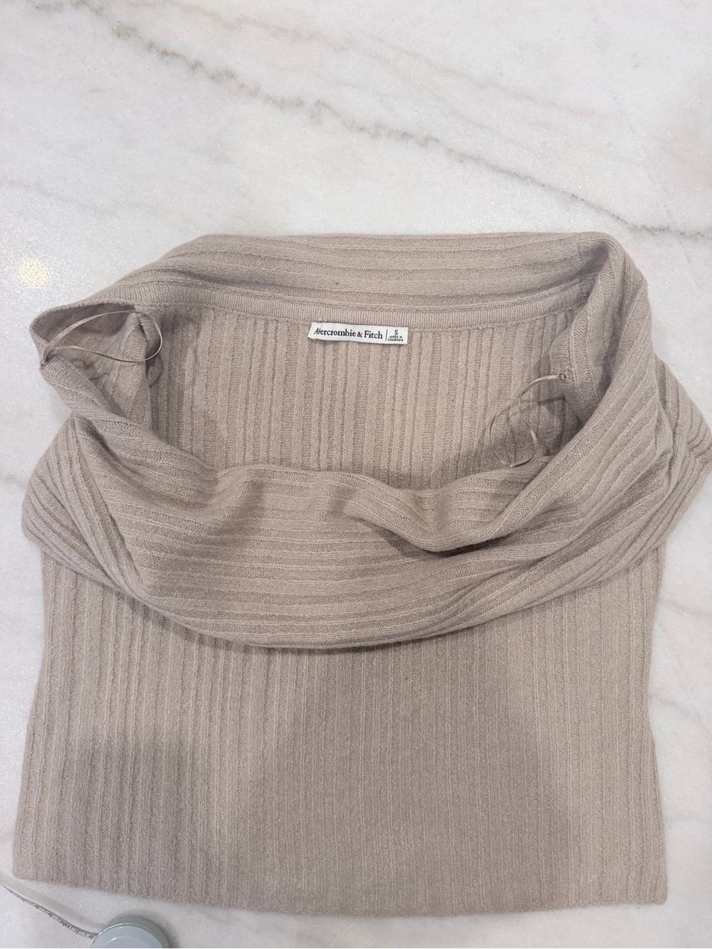 A&F Ribbed Foldover Off-the-Shoulder Sweater Top (Small) - Picture 4 of 4